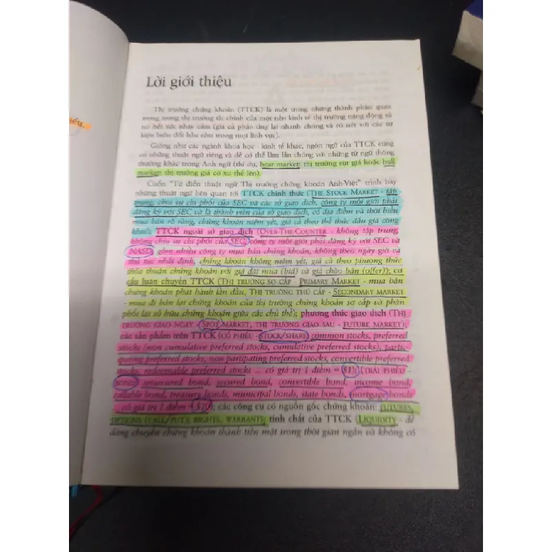 Từ điển thuật ngữ thị trường chứng khoán (bìa cứng) năm 2004 mới 70% ố có viết và highlight nhiều HCM2602 chứng khoán 674711