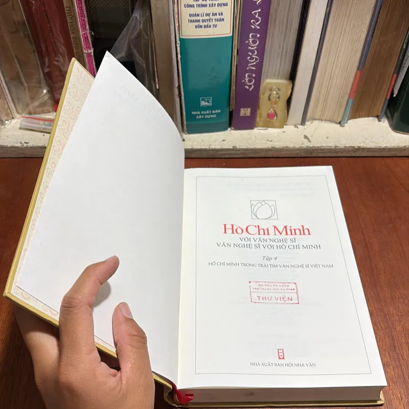 II Hồ Chí Minh Với Văn Nghệ Sĩ (Tập 4) - 2012 1009174