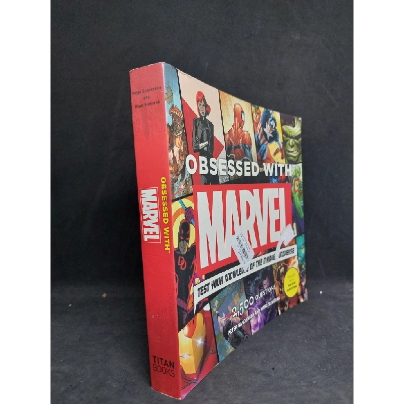 Obsessed with Marvel mới 80%, sách in màu HCM2806 34325