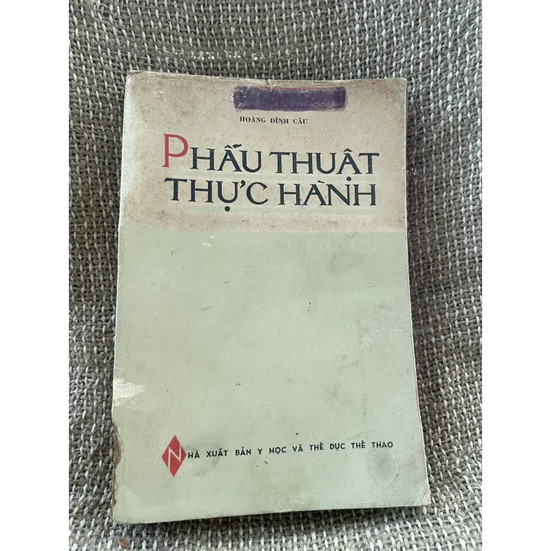 Phẫu thuật thực hành - HOÀNG ĐÌNH CẦU ; 380 trang khổ lớn; Xb 1966  1025094