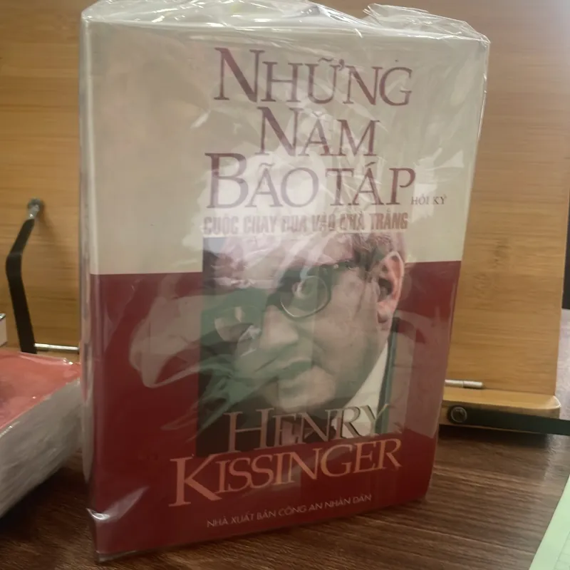 Những năm bão táp hồi ký Henry KissinGer 744853