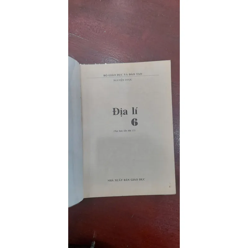 Địa lí 6, in năm 2000 786035