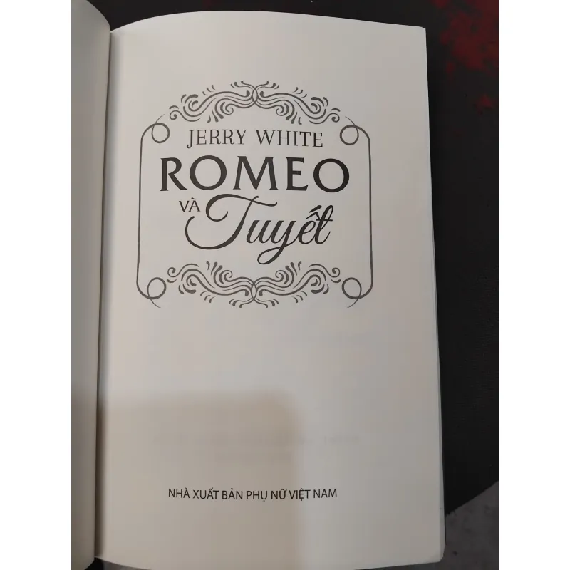Romeo và Tuyết tự truyện của Jerry White 1000247
