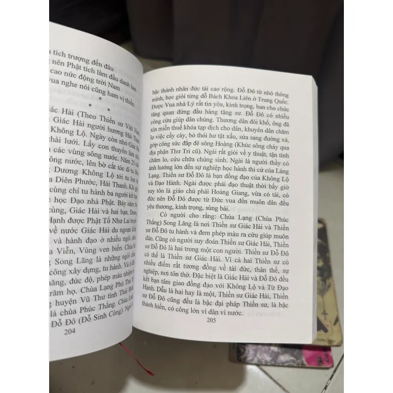 Sách du ký Ở hai phía chân trời  - bìa cứng  1010981