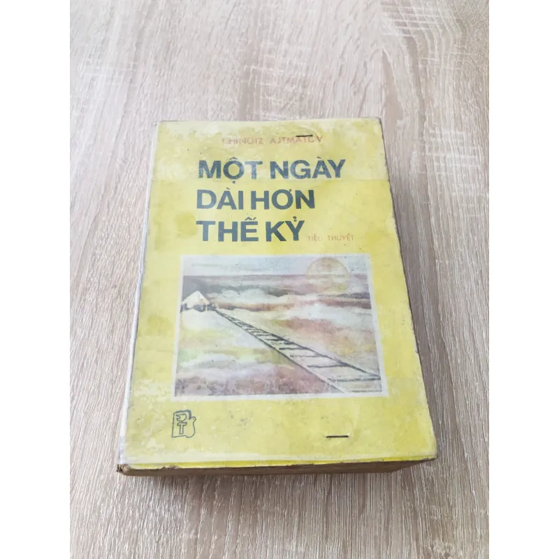 MỘT NGÀY DÀI HƠN THẾ KỶ 1006371