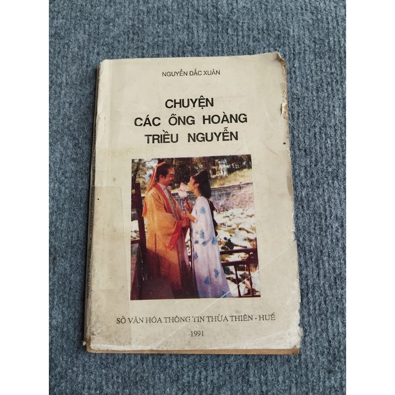 CHUYỆN CÁC ÔNG HOÀNG TRIỀU NGUYỄN 551725