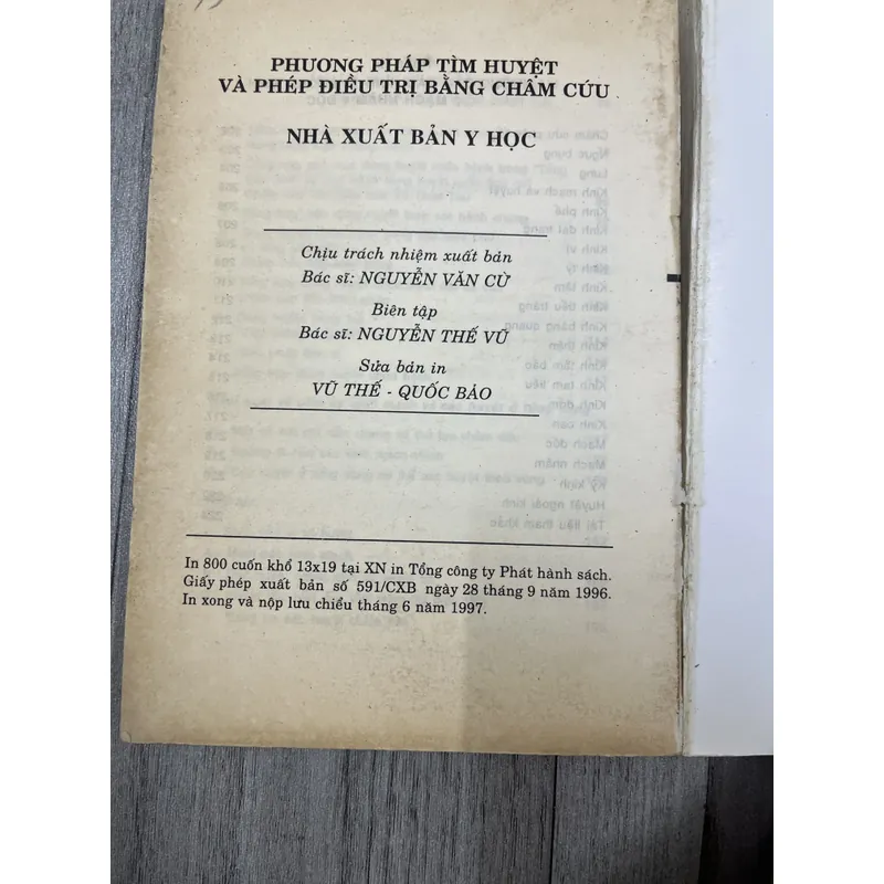 Phương pháp tìm huyệt và phép điều trị bằng châm cứu. 6b4 737195