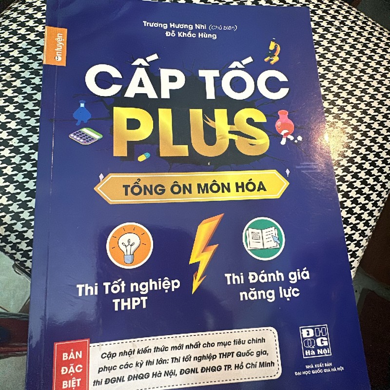 Bộ sách tổng ôn cấp tốc ( chương trình cũ ) sách vừa học xong vẫn còn mới  183817