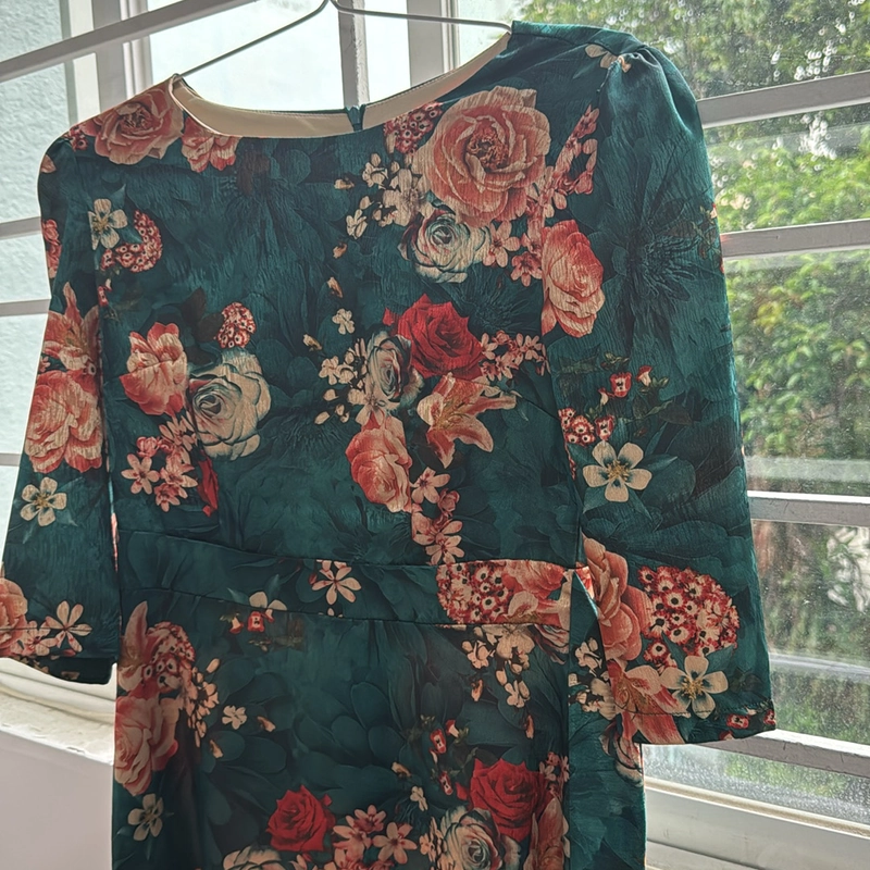 Đầm dự tiệc Guco, size M xanh lá, chỉ qua hai lần sử dụng 529581