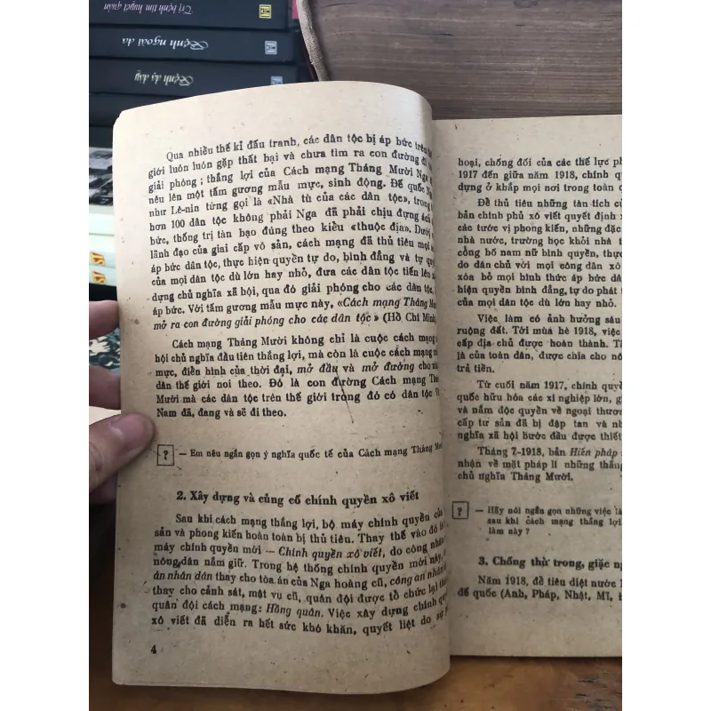 Lịch sử 9 tập một 1043965