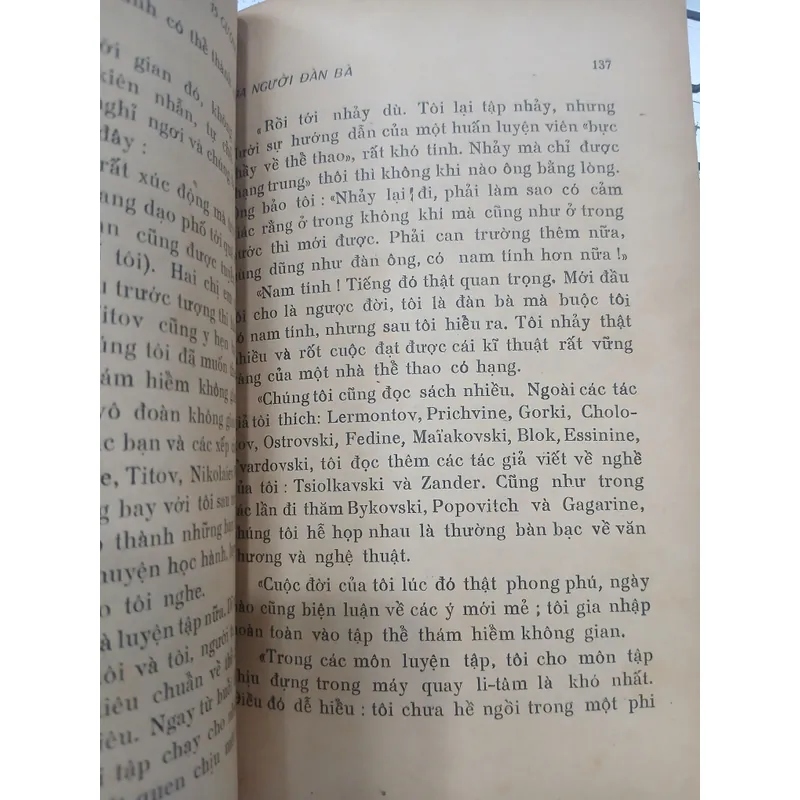 MƯỜI LĂM GƯƠNG PHỤ NỮ - NGUYỄN HIẾN LÊ lược dịch 737311
