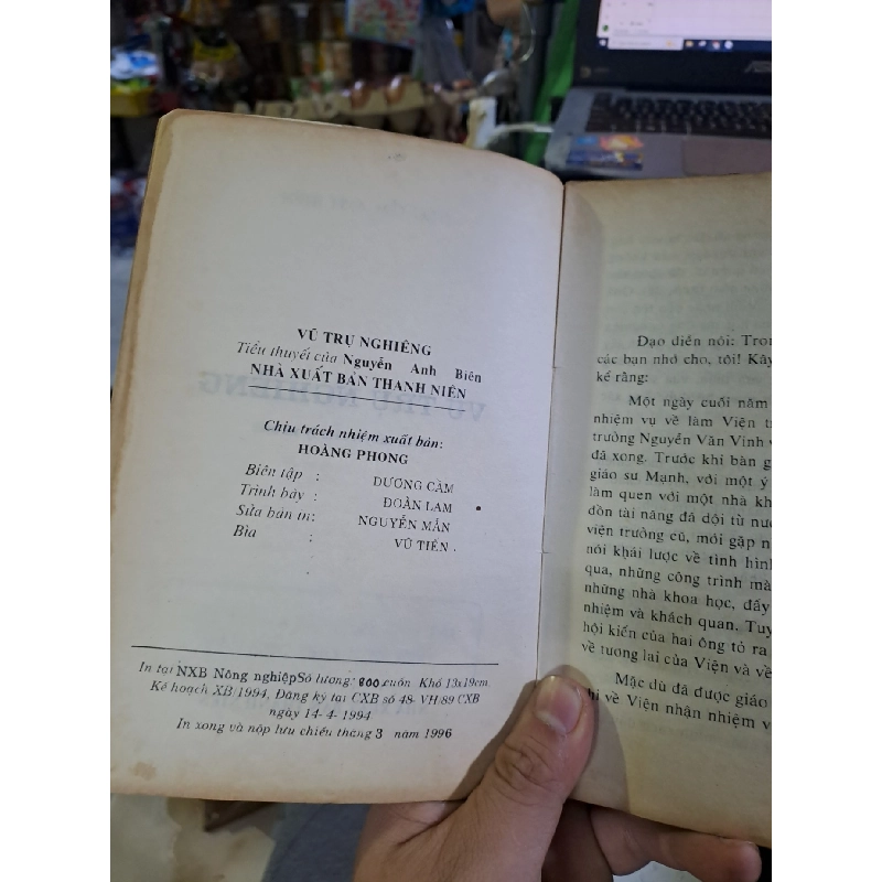 Vũ trụ nghiêng Nguyễn Anh Biên Tiểu thuyết 1996 mới 80% ố Văn học Việt Nam HCM1709 923382