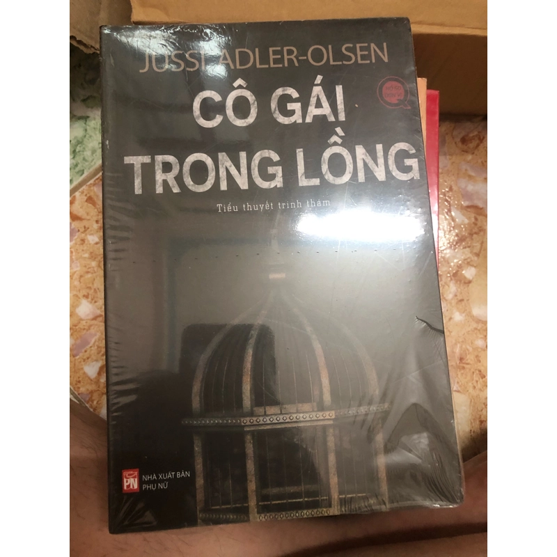 cô gái trong lồng khổ to 465940