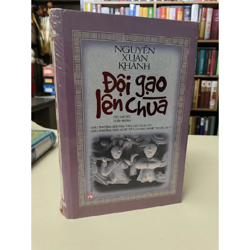 [Phiên Chợ Sách Cũ] Đội Gạo Lên Chùa - Tiểu thuyết - Nguyễn Xuân Khánh 0506 467638