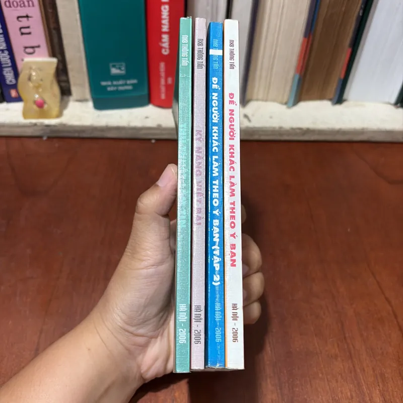 II Sách Kỹ Năng: Để Người Khác Làm Theo Ý Bạn, Kỹ Năng Viết Bài, Thủ Thuật Làm Tin - 2006 722779
