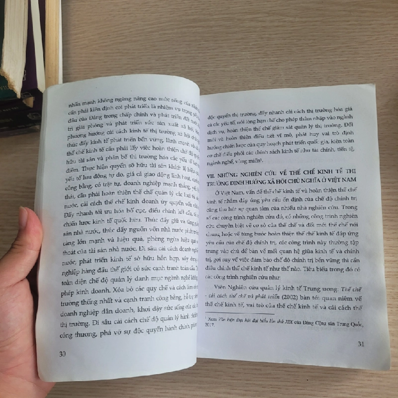 Thể chế kinh tế Việt Nam theo hướng phát triển bền vững chế độ chính trị<br>PGS. TS. Lê Quốc Lý (Chủ biên) 539569