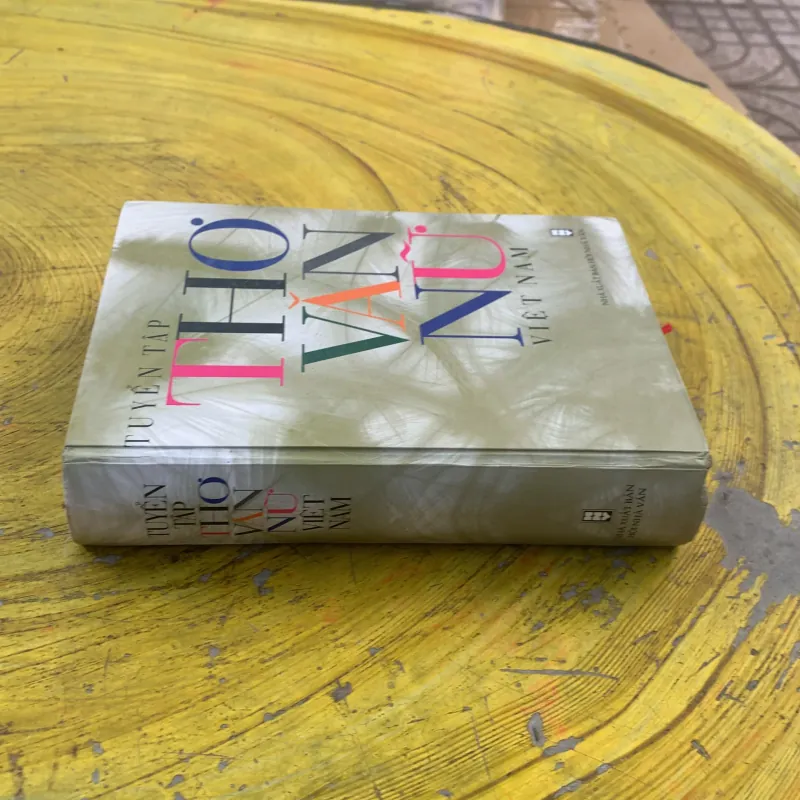 TUYỂN TẬP THƠ VĂN NỮ VIỆT NAM 789717