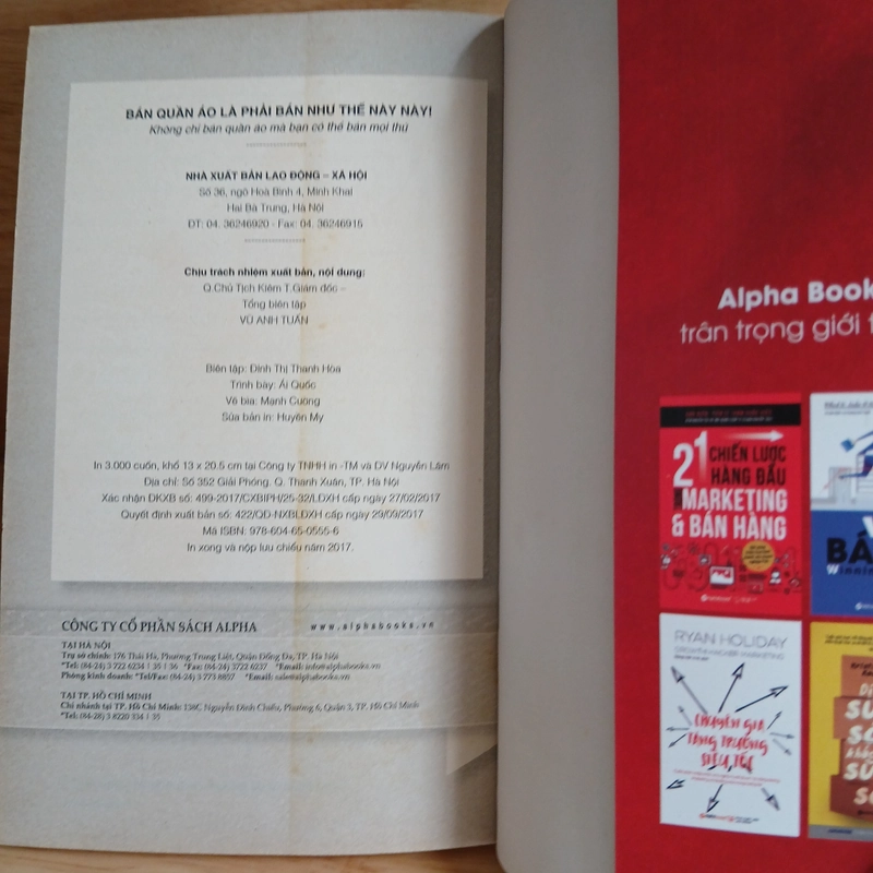 Bán Quần Áo Là Phải Bán Như Thế Này Này - Anpha Books biên soạn 507385