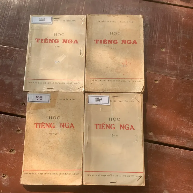 Học tiếng Nga, trọn bộ, 4 tập, chủ biên Nguyễn Bá Hưng 779643