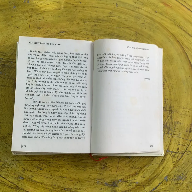 SỐNG NHƯ MỘT DÒNG SÔNG - tạp chí VNQĐ 958043