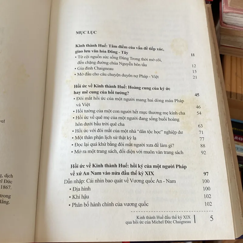 KINH THÀNH HUẾ ĐẦU THẾ KỶ XIX Qua hồi ức của Michel Đức Chaigneau, bản bìa cứng (XB 2016) 760375