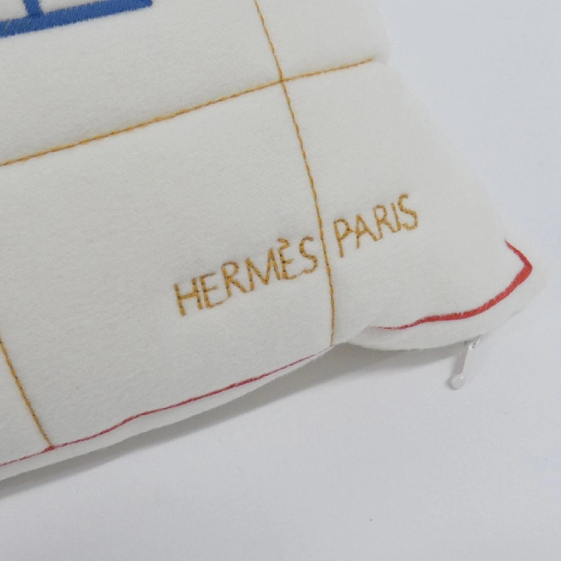 Gối Hermès Cabane 42×42 103651M 623842