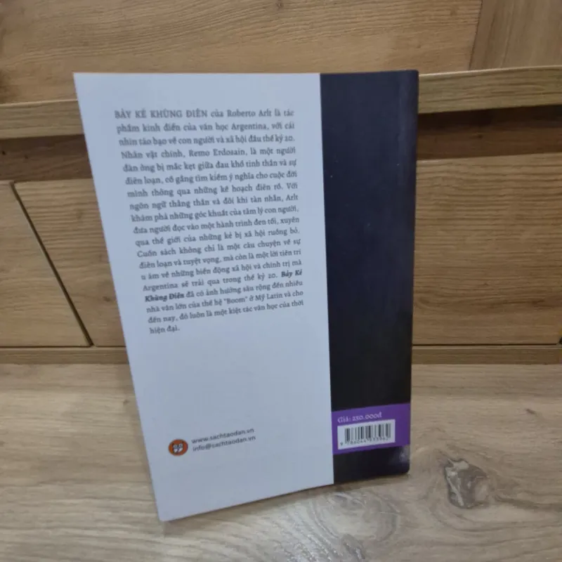 Sách "Bảy kẻ khùng điên" 754301