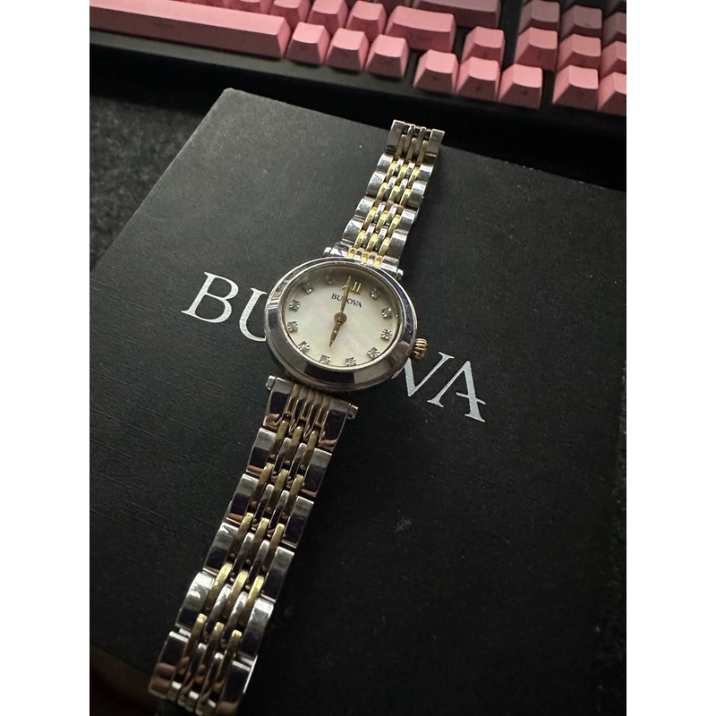 Đồng hồ bulova full box+ tem. Mình mua về nhưng chưa đeo do chưa cắt dây. 357329