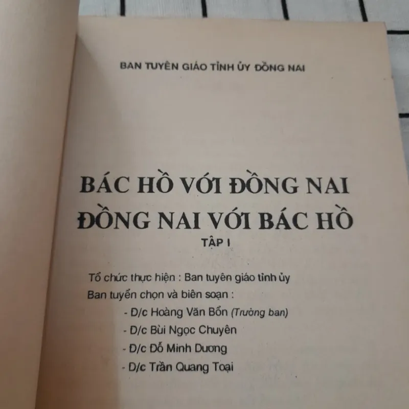 BÁC HỒ với ĐỒNG NAI. Ban Tuyên Giáo TU ĐỒNG NAI năm 1990 571361