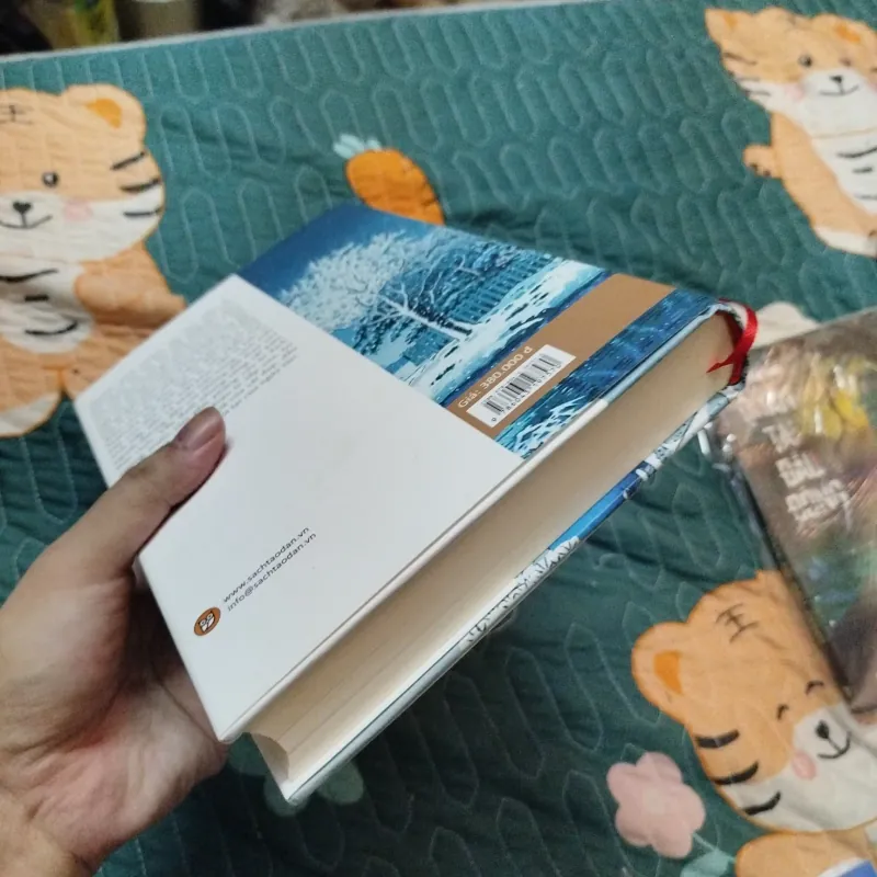 Mong manh hoa tuyết - Bìa cứng 932224