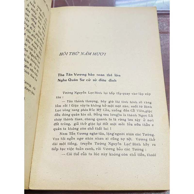 MƯỜI HAI SỨ - VŨ NGỌC ĐĨNH 596180