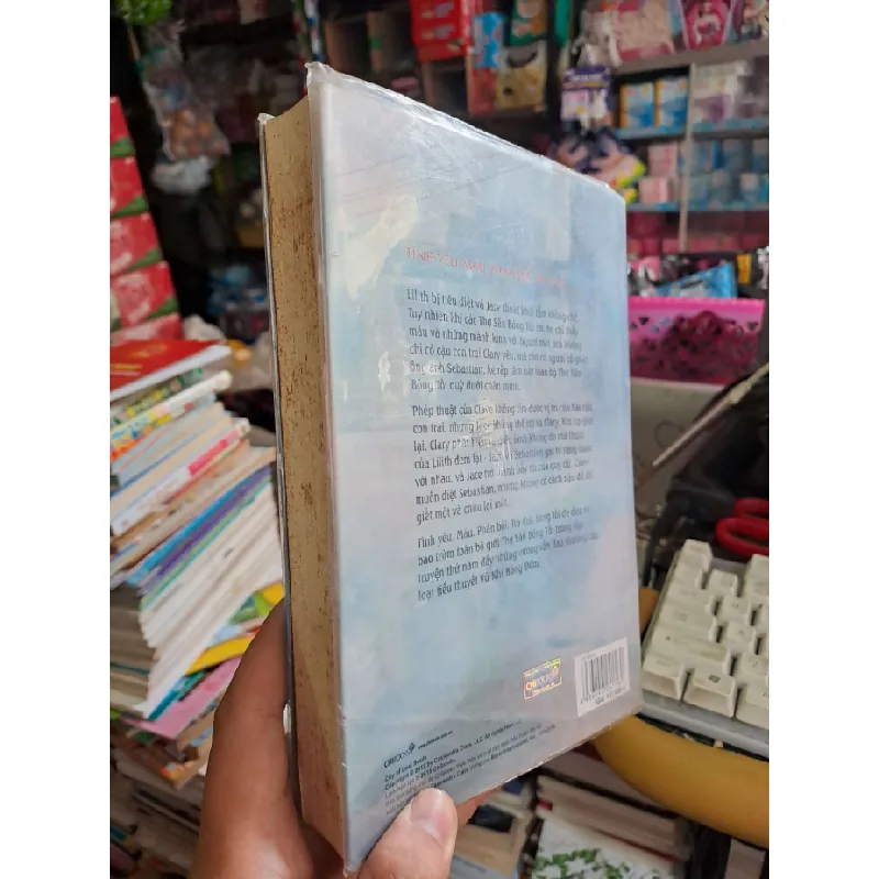 Linh hồn lạc - Clare - 2015 mới 80% ố - VĂN HỌC - HCM0111 629156