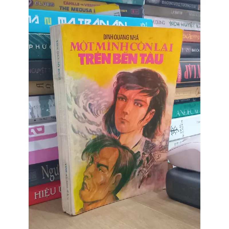 Một mình còn lại trên bến tàu - Đinh Quang Nhã 710860