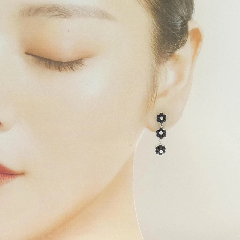 K18WG Bông tai hoa Onyx - Hàng hiệu Chính hãng 868402