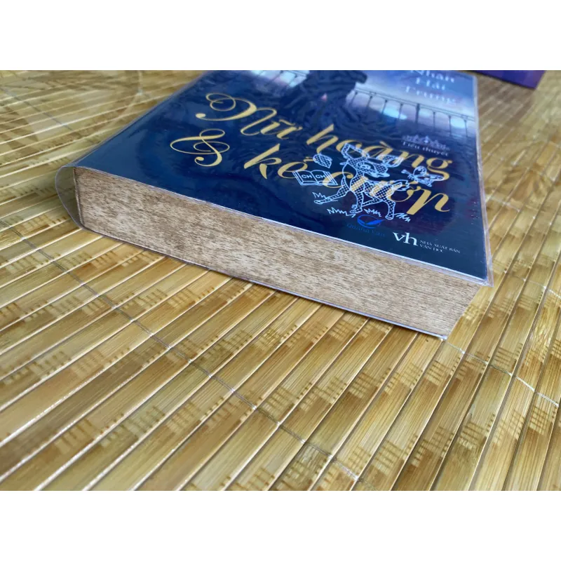 Nữ hoàng & kẻ cướp 931393