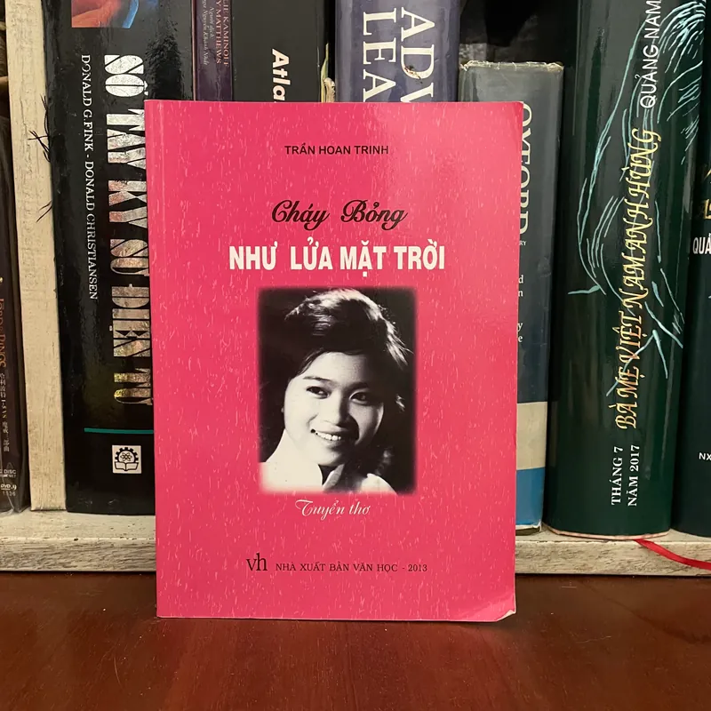 [Chữ Ký Tác Giả] - II Thơ: Cháy Bỏng Như Lửa Mặt Trời - Trần Hoan Trinh - 2013 561364