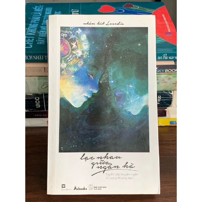 Lạc nhau giữa ngân hà – Nhóm Hit Lovedia (Asbooks) 560735