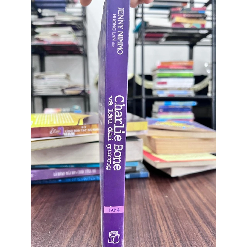 Charlie Bon và lâu đài gương 934392