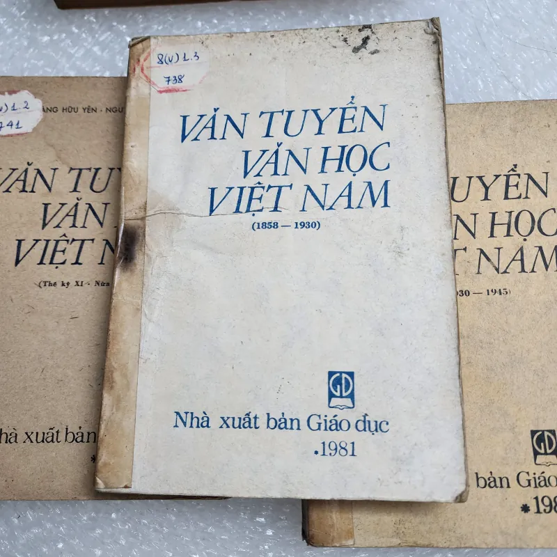 Văn tuyển văn học Việt nam 3 tập | thế kỷ XI đến 1945 782407