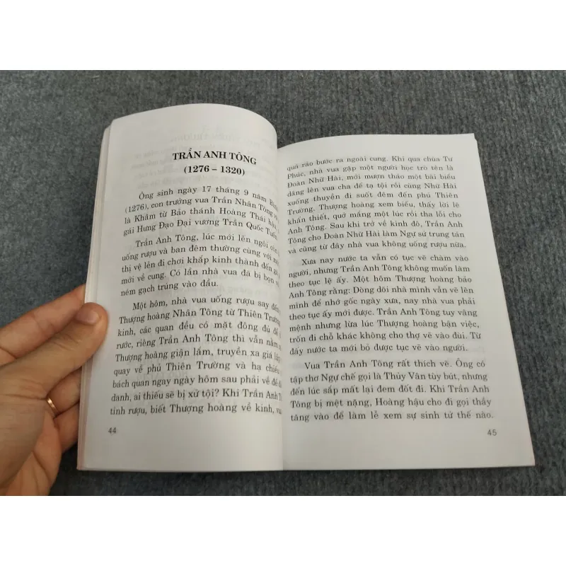 MƯỜI BỐN VỊ HOÀNG ĐẾ THỜI TRẦN 993171