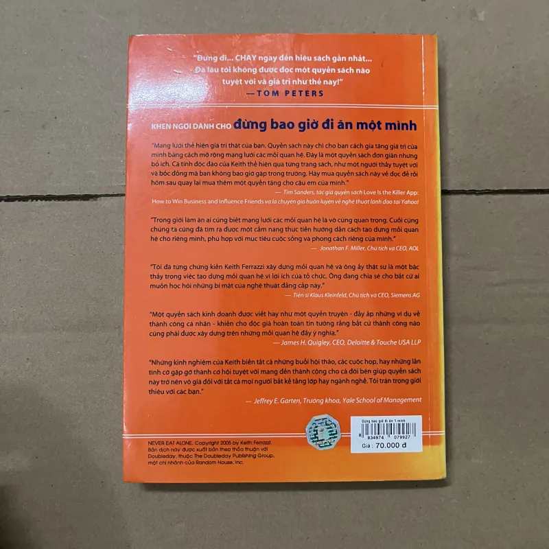 Đừng bao giờ đi ăn một mình 1019708