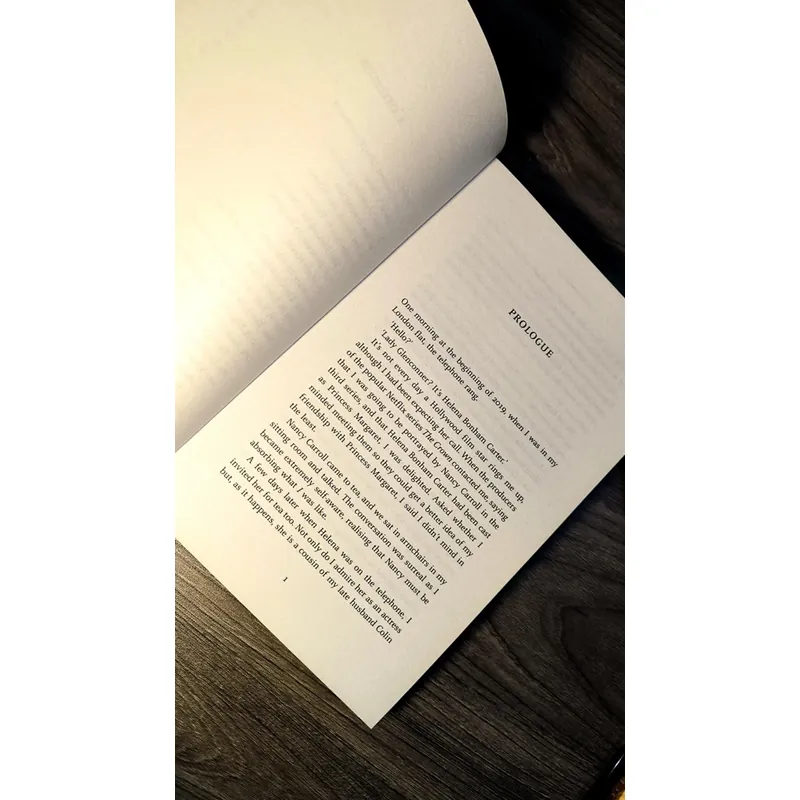 Sách cũ (có ố) Lady in Waiting: My Extraordinary Life in the Shadow of the Crown  723356