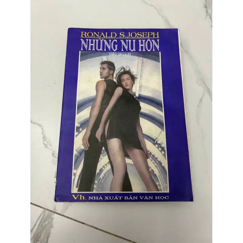 Những nụ hôn – Ronald S. Joseph 610493