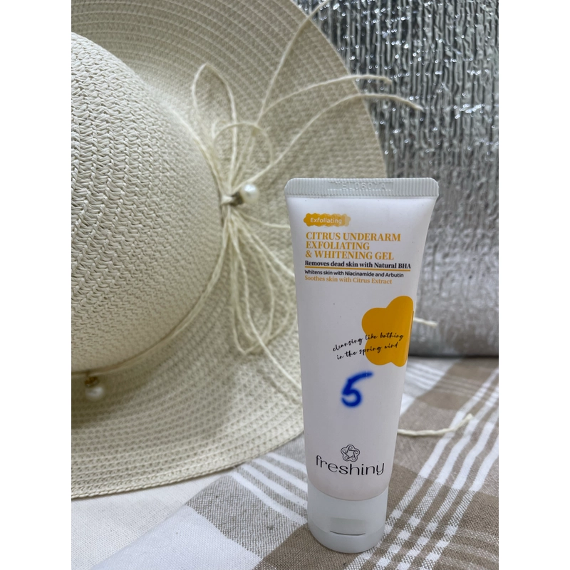 Gel tẩy tế bào chết và làm trắng da cam quýt Freshiny BHA tự nhiên 50g 548681