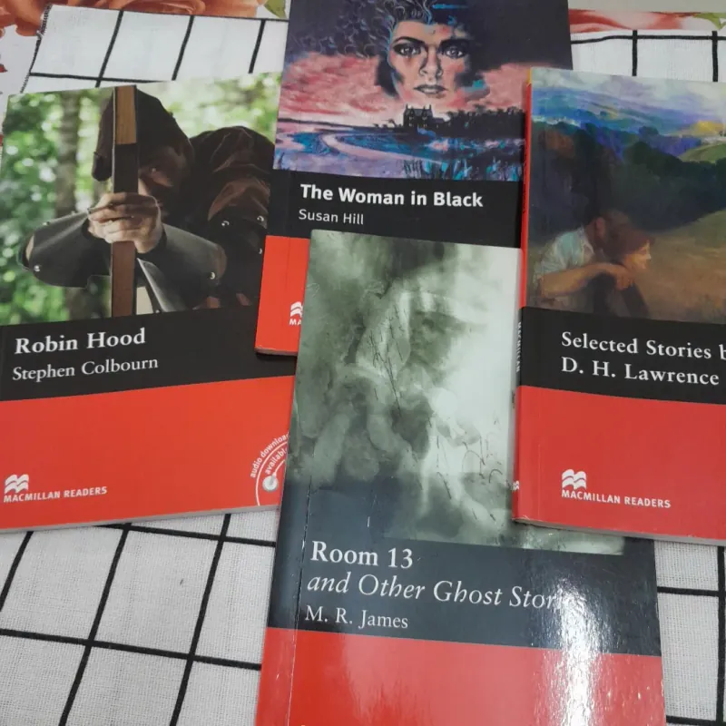 4 quyển ngoại t Anh- MACMILLAN READERS: ROBIN HOODS, WOMAN IN BLACK &... 590515