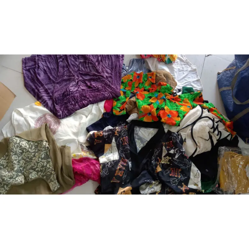 Lô lộn xộn size nhỏ khoảng 45 cái giá 45k 797856