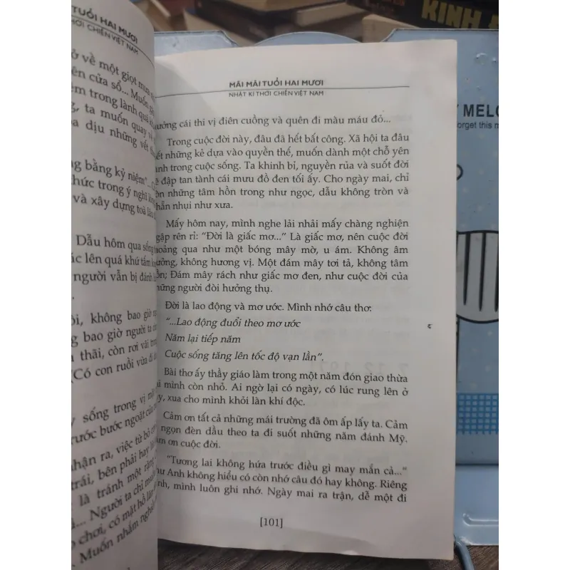Sách: Mãi Mãi Tuổi 20 - Nhật ký của Liệt sĩ Nguyễn Văn Thạc (A3) 599295