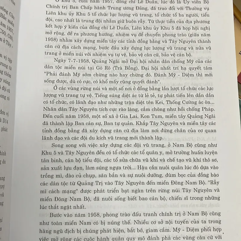 Chung Một Bóng Cờ  996485