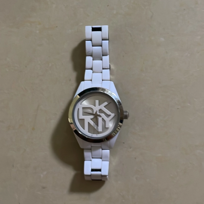 Dong ho dkny 475699