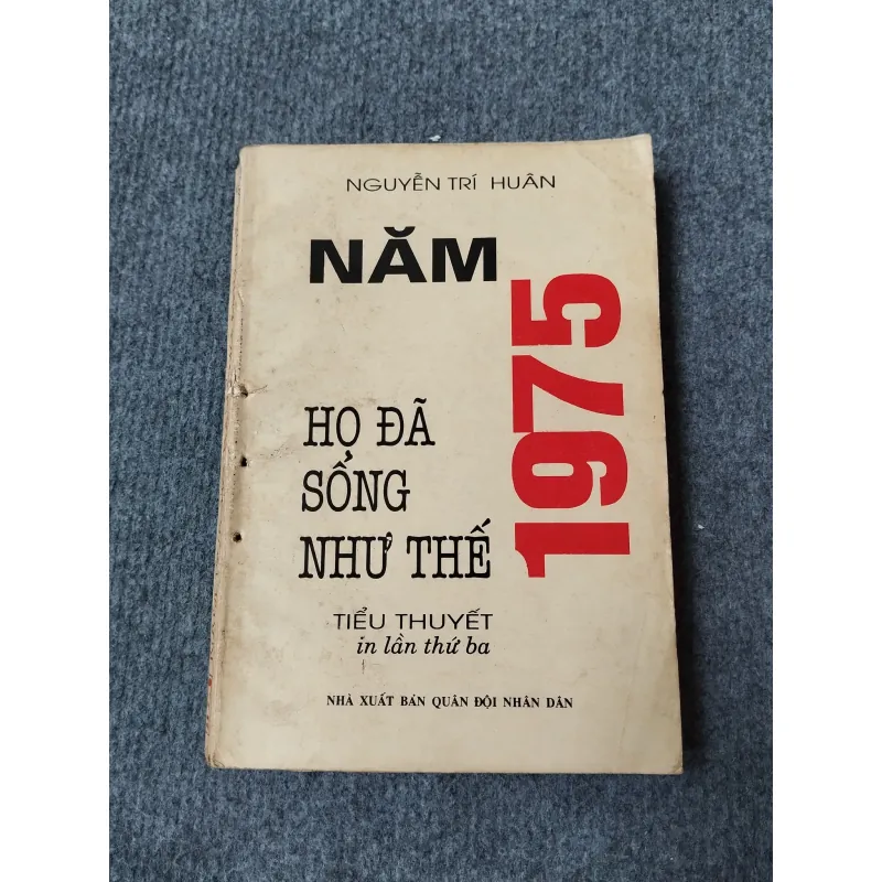 NĂM 1975 HỌ ĐÃ SỐNG NHƯ THẾ - NGUYỄN TRÍ HUÂN 701892